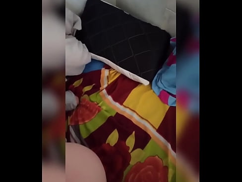 ❤️ Myn keamergenoat bliuwt allinnich thús want har man giet op fakânsje en ik nim de kâns oan om har te neuken en har kont fol mei molke Pornofideo by wy ❤